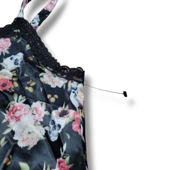 Hot Topic Top Size Medium Neck Crop Cami Camisole Tank Top Skulls Roses New NWOT - Picture 4 of 6